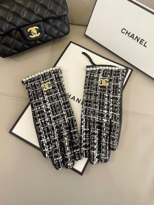 Chanel Pearl CC logo Tweed Glove