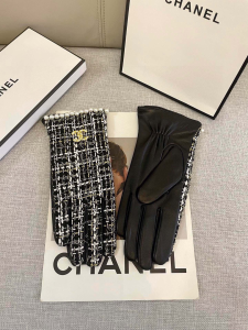 Chanel Pearl CC logo Tweed Glove