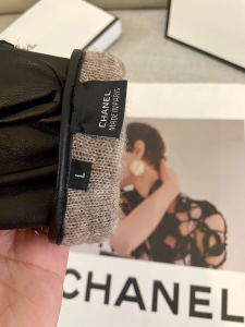 Chanel Pearl CC logo Tweed Glove