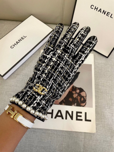 Chanel Pearl CC logo Tweed Glove