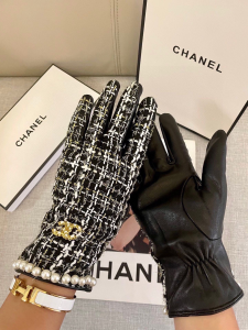 Chanel Pearl CC logo Tweed Glove
