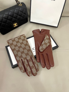 Gucci GG Canvas Glove