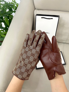 Gucci GG Canvas Glove