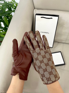 Gucci GG Canvas Glove