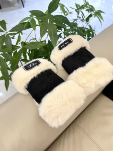 UGG Black Shearling Fingerless Glove