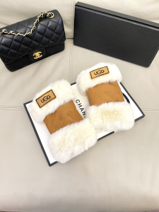 UGG Brown Shearling Fingerless Glove