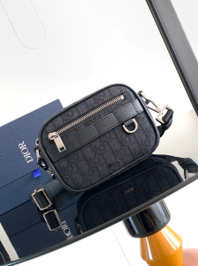 Dior Small Safari Messenger Bag Black Dior Oblique Jacquard Canvas Dior Small Safari Messenger Bag Black Dior Oblique Jacquard Canvas
