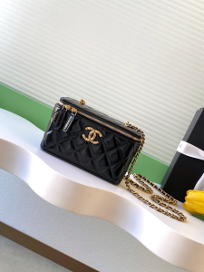 Chanel Small Vanity Case Bag Shoulder Crossbody Bag Black Patent Quilted Leather Chanel Small Vanity Case Bag Shoulder Crossbody Bag Black Patent Quilted Leather