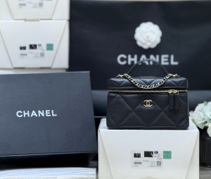 Chanel Vip Chain Vanity Case with Top Handle Shoulder Bag Black Shiny Grained Calfskin Chanel Vip Chain Vanity Case with Top Handle Shoulder Bag Black Shiny Grained Calfskin