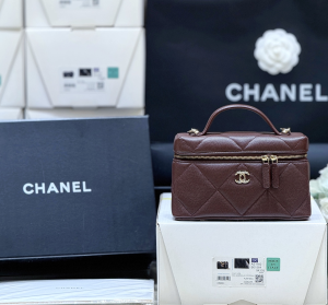 Chanel Vip Chain Vanity Case with Top Handle Shoulder Bag Burgundy Shiny Grained Calfskin Chanel Vip Chain Vanity Case with Top Handle Shoulder Bag Burgundy Shiny Grained Calfskin