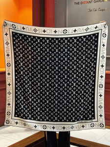 Louis Vuitton Monogram infinity Square Scarf Black White Louis Vuitton Monogram infinity Square Scarf Black White