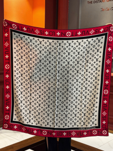 Louis Vuitton Monogram infinity Square Scarf White Fuchsia Louis Vuitton Monogram infinity Square Scarf White Fuchsia