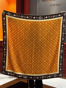 Louis Vuitton Monogram infinity Square Scarf Yellow Brown Louis Vuitton Monogram infinity Square Scarf Yellow Brown