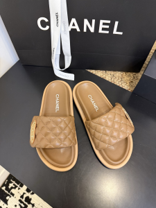 Chanel Brown Quilted Leather Flat Slides Sandals Chanel Brown Quilted Leather Flat Slides Sandals