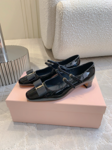 Ferragamo Vara Rivella Mary Jane Pumps Black Patent Leather 40MM Ferragamo Vara Rivella Mary Jane Pumps Black Patent Leather 40MM