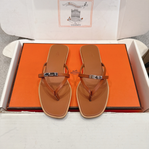 Hermes Miss Flat Thong Sandals with Kelly Buckle Brown Calfskin Leather Hermes Miss Flat Thong Sandals with Kelly Buckle Brown Calfskin Leather