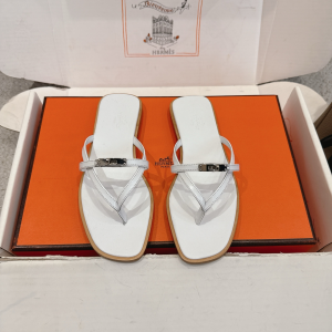 Hermes Miss Flat Thong Sandals with Kelly Buckle White Calfskin Leather Hermes Miss Flat Thong Sandals with Kelly Buckle White Calfskin Leather