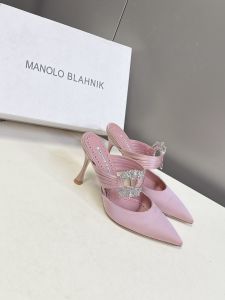 Manolo Blahnik Maidugura Crystal Embellished Pink Satin High Heeled Mules Pumps 85MM Manolo Blahnik Maidugura Crystal Embellished Pink Satin High Heeled Mules Pumps 85MM