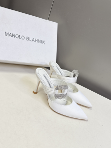 Manolo Blahnik Maidugura Crystal Embellished White Satin High Heeled Mules Pumps 85MM Manolo Blahnik Maidugura Crystal Embellished White Satin High Heeled Mules Pumps 85MM