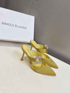 Manolo Blahnik Maidugura Crystal Embellished Yellow Satin High Heeled Mules Pumps 85MM Manolo Blahnik Maidugura Crystal Embellished Yellow Satin High Heeled Mules Pumps 85MM