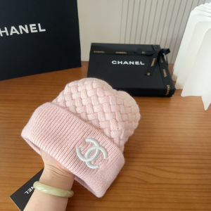 Chanel CC Logo Cashmere Knit Beanie Pink