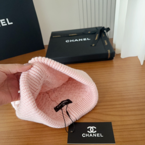 Chanel CC Logo Cashmere Knit Beanie Pink