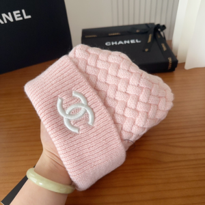 Chanel CC Logo Cashmere Knit Beanie Pink