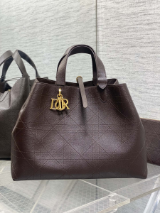 Dior Large Dior Toujours Tote Shoulder Bag Burgundy Flat Macrocannage Calfskin Dior Large Dior Toujours Tote Shoulder Bag Burgundy Flat Macrocannage Calfskin