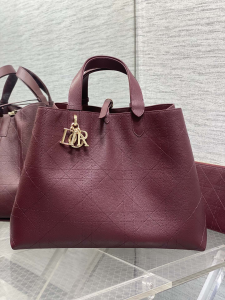 Dior Large Dior Toujours Tote Shoulder Bag Red Flat Macrocannage Calfskin Dior Large Dior Toujours Tote Shoulder Bag Red Flat Macrocannage Calfskin