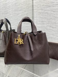 Dior Medium Dior Toujours Tote Shoulder Bag Burgundy Flat Macrocannage Calfskin Dior Medium Dior Toujours Tote Shoulder Bag Burgundy Flat Macrocannage Calfskin