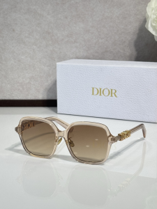 Dior Luxury Eyewear Sunglasses DiorTreasure S1F Beige Dior Luxury Eyewear Sunglasses DiorTreasure S1F Beige