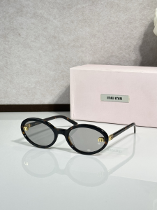 Miu Miu Luxury Eyewear Sunglasses MU154AV Black Miu Miu Luxury Eyewear Sunglasses MU154AV Black