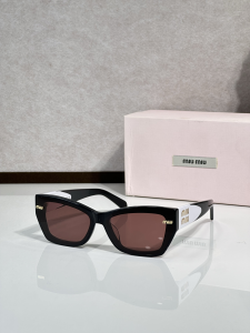 Miu Miu Luxury Eyewear Sunglasses MU16KS Black White Miu Miu Luxury Eyewear Sunglasses MU16KS Black White