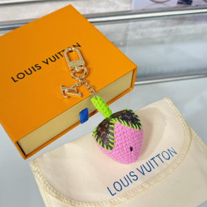 Louis Vuitton Berrylicious Crochet Bag Charm Pink Louis Vuitton Berrylicious Crochet Bag Charm Pink