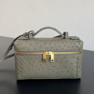 Bottega Veneta Vanity Case on Strap Dark Green Ostrich Leather Bottega Veneta Vanity Case on Strap Dark Green Ostrich Leather