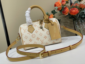 Louis Vuitton Sac Speedy Bandouliere 20 Travel Bag Light Beige Monogram Canvas Louis Vuitton Sac Speedy Bandouliere 20 Travel Bag Light Beige Monogram Canvas