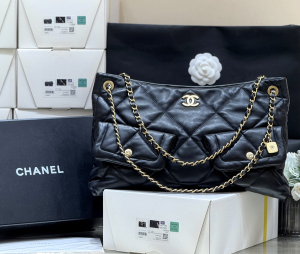 Chanel Vip Maxi Pocket Flap Bag Black Quilted Lambskin Leather Chanel Vip Maxi Pocket Flap Bag Black Quilted Lambskin Leather