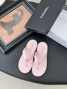 Chanel CC Logo Light Pink Leather Thong Sandals Chanel CC Logo Light Pink Leather Thong Sandals