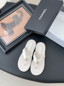 Chanel CC Logo White Leather Thong Sandals Chanel CC Logo White Leather Thong Sandals