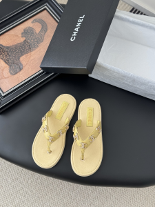 Chanel CC Logo Yellow Leather Thong Sandals Chanel CC Logo Yellow Leather Thong Sandals