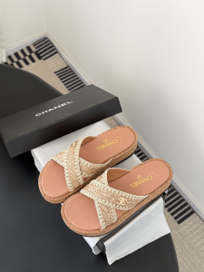 Chanel Criss Cross Woven Wicker Platform Slides Sandals Beige Chanel Criss Cross Woven Wicker Platform Slides Sandals Beige