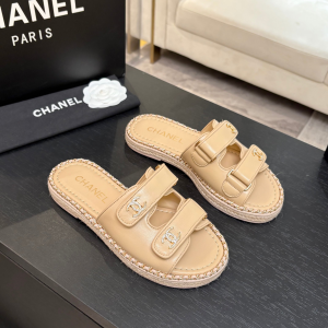 Chanel Crystal CC Beige Leather Flat Slides Sandals Chanel Crystal CC Beige Leather Flat Slides Sandals