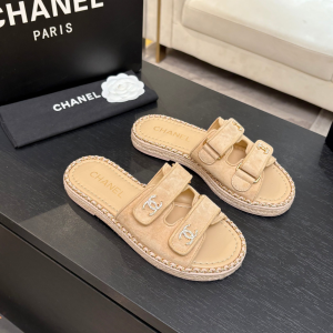 Chanel Crystal CC Beige Leather Flat Slides Sandals Chanel Crystal CC Beige Leather Flat Slides Sandals