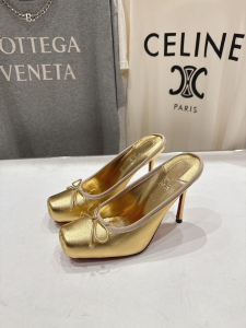 Christian Louboutin Cassia Square Toe Mule Pump Gold 100MM Christian Louboutin Cassia Square Toe Mule Pump Gold 100MM