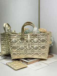 Dior Large Dior Toujours Tote Shoulder Crossbody Bag Gold Iridescent Metallic Macrocannage Calfskin Dior Large Dior Toujours Tote Shoulder Crossbody Bag Gold Iridescent Metallic Macrocannage Calfskin