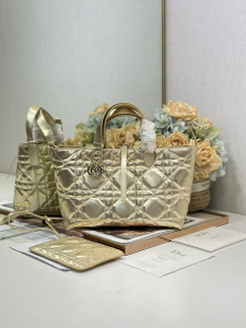 Dior Medium Dior Toujours Tote Shoulder Crossbody Bag Gold Iridescent Metallic Macrocannage Calfskin Dior Medium Dior Toujours Tote Shoulder Crossbody Bag Gold Iridescent Metallic Macrocannage Calfskin
