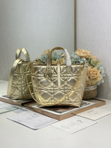 Dior Medium Dior Toujours Vertical Tote Shoulder Crossbody Bag Gold Iridescent Metallic Macrocannage Calfskin Dior Medium Dior Toujours Vertical Tote Shoulder Crossbody Bag Gold Iridescent Metallic Macrocannage Calfskin