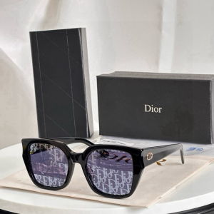 Dior Square Luxury Eyewear Sunglasses DiorGlow S1F Blue Black Dior Square Luxury Eyewear Sunglasses DiorGlow S1F Blue Black
