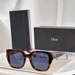 Dior Square Luxury Eyewear Sunglasses DiorGlow S1F Blue Brown Dior Square Luxury Eyewear Sunglasses DiorGlow S1F Blue Brown