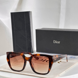 Dior Square Luxury Eyewear Sunglasses DiorGlow S1F Brown Dior Square Luxury Eyewear Sunglasses DiorGlow S1F Brown